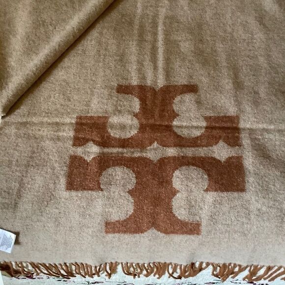 NWT tory BURCH 100% WOOL REVERSIBLE CINNAMON/BEIGE LARGE SCARF - Picture 15 of 15